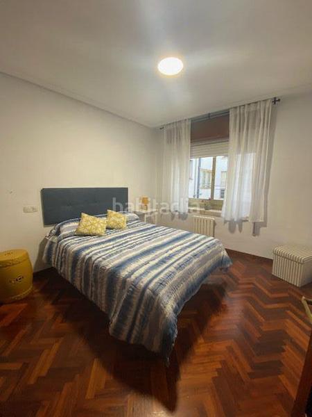 Foto e4234813-7a41-4547-abcf-a33bca3e66d9. Alquiler piso  en alquiler en centro, 4 dormitorios. en Oviedo