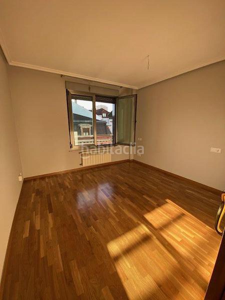 Foto ce20f5fc-b0b5-4075-9fac-1763ddd92c8d. Affitto appartamento con parcheggio in Salesas - Foncalada - Campoamor Oviedo
