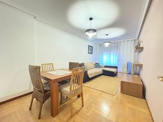 Miete Etagenwohnung in Salesas - Foncalada - Campoamor. Piso en alquiler en centro, 3 dormitorios.