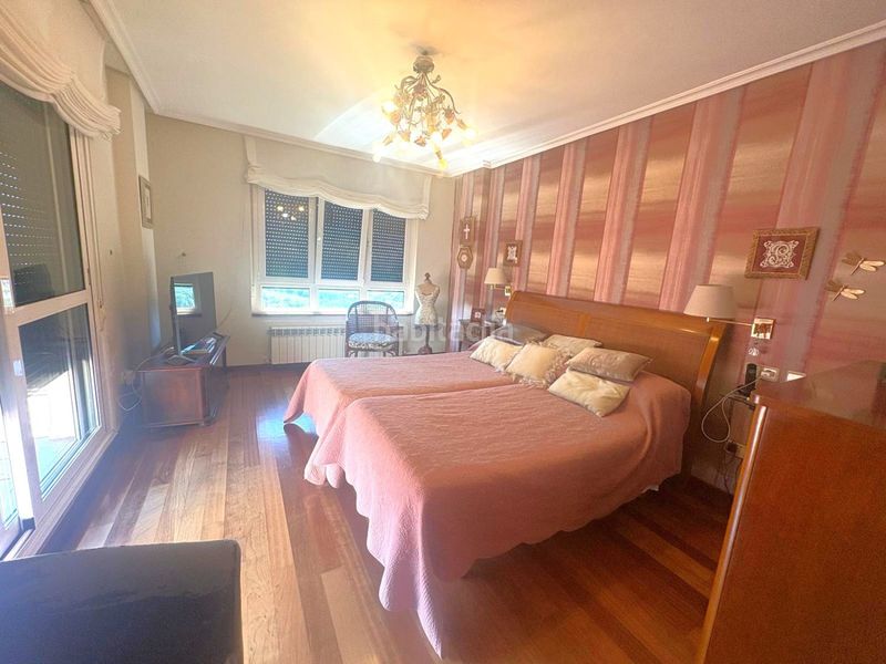 Foto 07f9685d-40c7-4200-8ff8-a969f1aa0599. Casa amb calefacció aparcament a Buenavista Oviedo