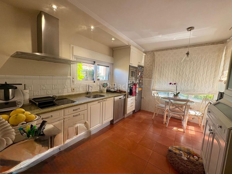 Foto 4c0eb6d2-200e-48a7-ab76-3741a2f90081. Casa amb calefacció aparcament a Buenavista Oviedo