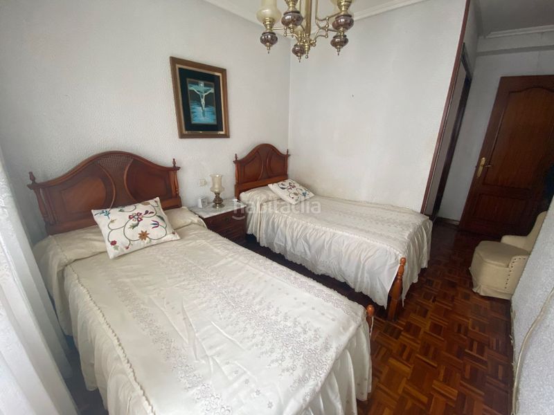Foto f5910736-b6f1-435f-a792-09a11d7054ee. Pis amb calefacció aparcament a Santo Domingo - El Campillín Oviedo