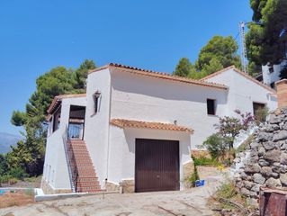 Casa in Alcalalí. Villa a la venta de tres dormitorios en alcalalí