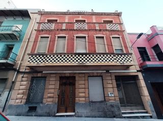 Casa  Calle de la mestre serrano 3. Oportunidad única gran casa tradicional en el centro de pedregue