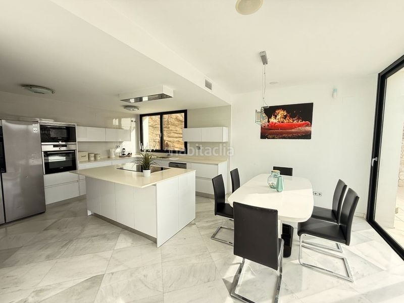 Foto ee6e60c4-340b-4832-b4d4-ff72e5524bbe. Casa amb piscina a Centro Ciudad Xàbia