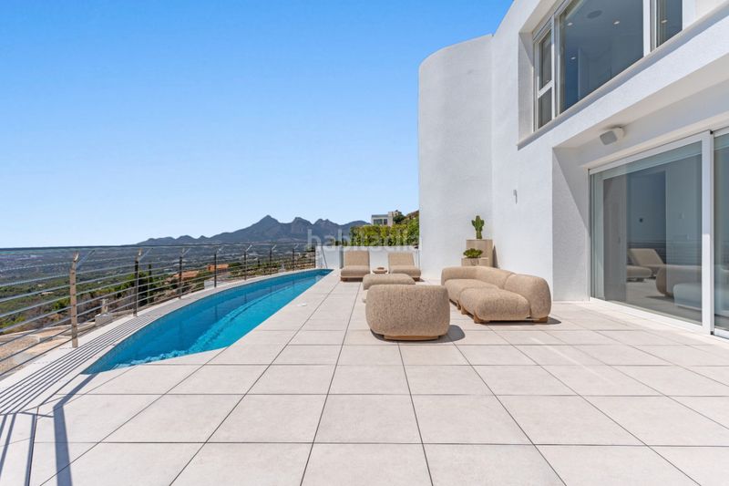 Foto faaaeda7-bf94-4b48-b60a-42069f49957b. Casa amb piscina a Altea ciudad Altea