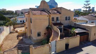 Maison  Carrer los almendros 17. Oportunidad de inversión villa para reformar cerca del mar en co