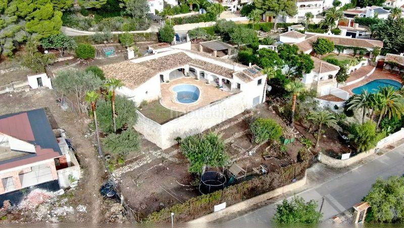 Foto 9198cc52-c599-4ca0-b65d-c07a95099d29. Casa amb piscina a Centro Ciudad Xàbia