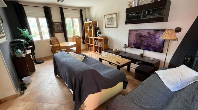 Foto e5d3e55a-3e75-44de-910e-51f5b3104b20. Casa amb aparcament a Alcalalí