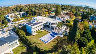 Casa a Sotogrande Costa. Espectacular villa de 5 dormitorios en la exclusiva zona de pase