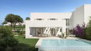 Casa pareada en Sotogrande Alto. Casa pareada de 4 dormitorios con piscina privada en la reserva