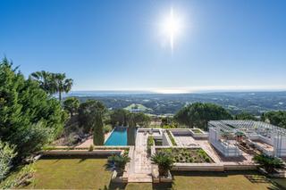 Casa en Sotogrande Alto. Impresionante villa en la reserva con vistas panorámicas al mar
