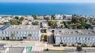 Apartament a Chullera. Apartamento con amplia terraza y vistas al mar en la paloma
