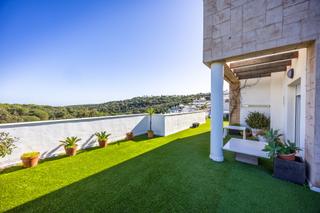 tic en La Alcaidesa. tico de 3 habitaciones con amplia terraza de 200 metros con vis