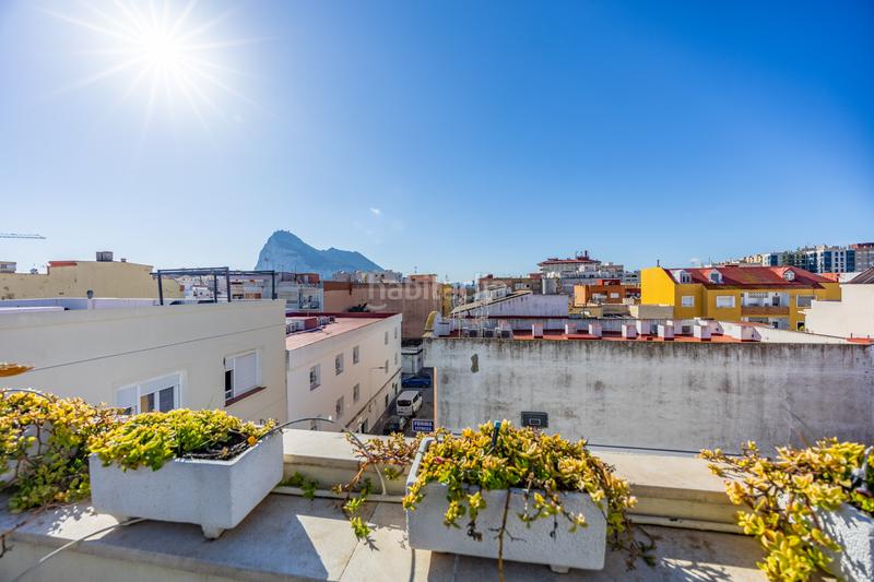 Foto ff8db040-1fac-46ca-bfcd-6f38637182af. Ático  dúplex con vistas panorámicas en el centro de la línea en Línea de la Concepción (La)
