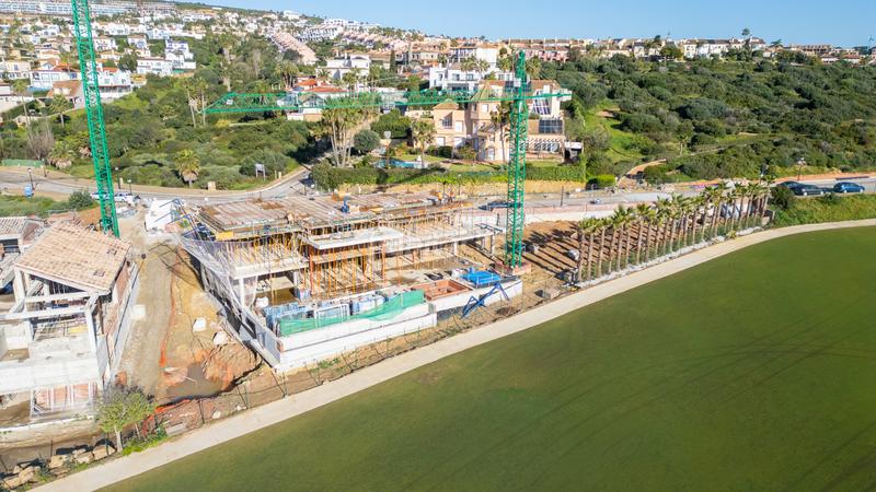 Foto a9dded8d-0212-4b5a-a3d7-d49a997785dd. Casa exclusiva villa de lujo en 1 línea de golf y con vistas panorámicas al mediterráneo en La Alcaidesa