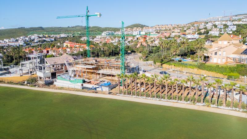 Foto f4f2e0b5-3d0a-46d0-8449-9a83f6c7550a. Casa exclusiva villa de lujo en 1 línea de golf y con vistas panorámicas al mediterráneo en La Alcaidesa