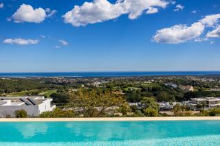 Casa in Sotogrande Alto. Espectacular villa de estilo moderno, 5 habitaciones, vistas al