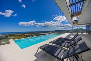 Casa a Sotogrande Alto. Exclusiva villa con vistas panorámicas al mar y al campo de golf