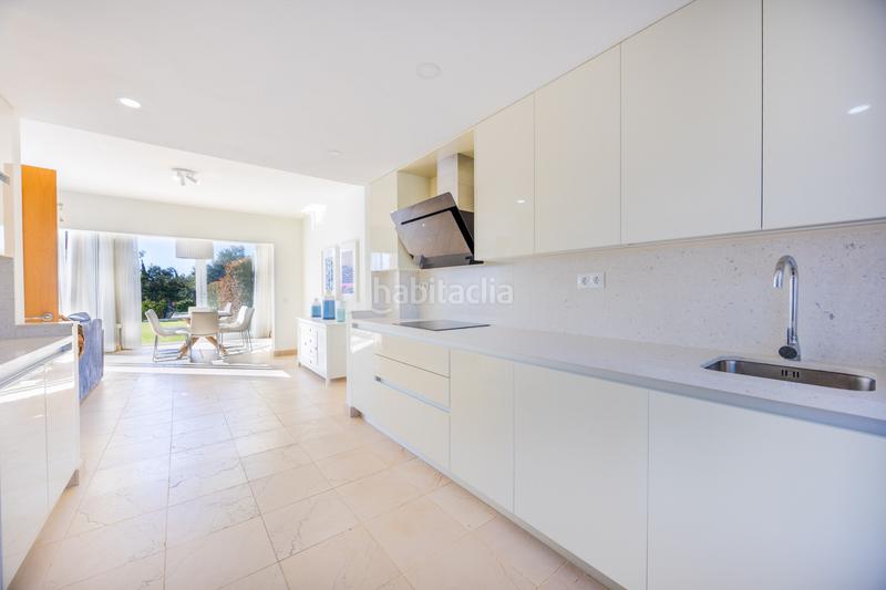 Foto 175809cf-854f-4692-95e9-ffca193e9315. Casa aparellada amb calefacció piscina a Chullera Manilva