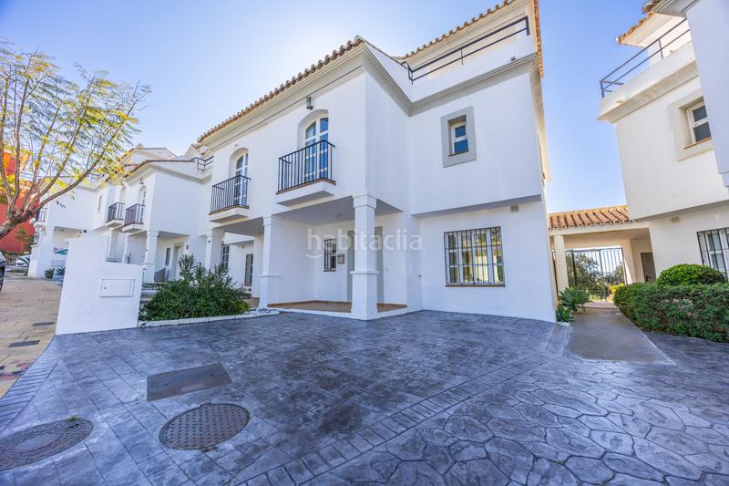 Foto 1bd9600c-6ea1-41e8-bfea-6573ea2e684f. Casa aparellada amb calefacció piscina a Chullera Manilva