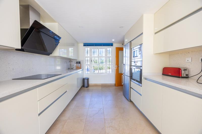 Foto 75e67990-df01-43b6-af05-add08f102c96. Casa aparellada amb calefacció piscina a Chullera Manilva