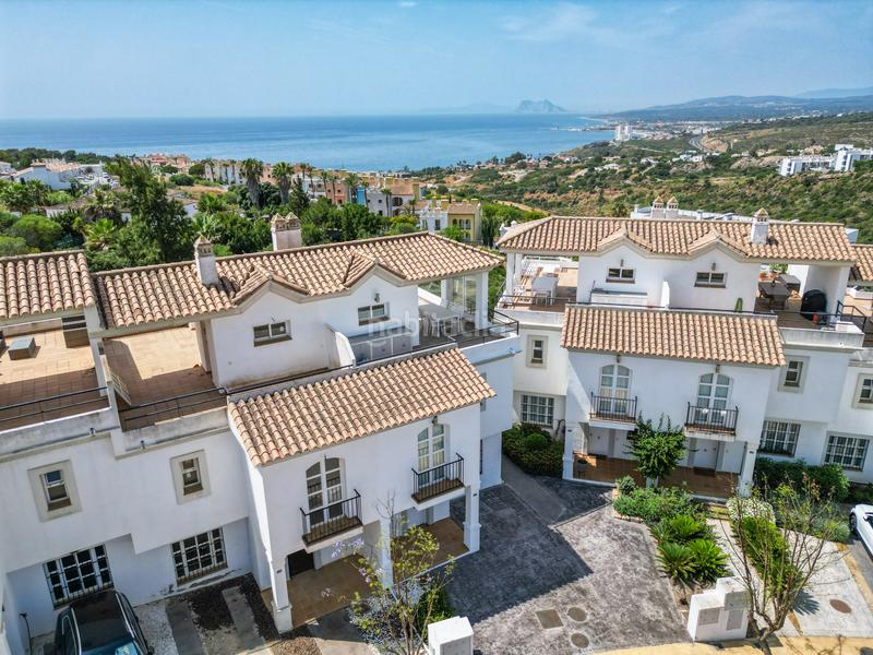 Foto a864a983-a227-4f9b-940a-62c66ebf733f. Casa aparellada amb calefacció piscina a Chullera Manilva