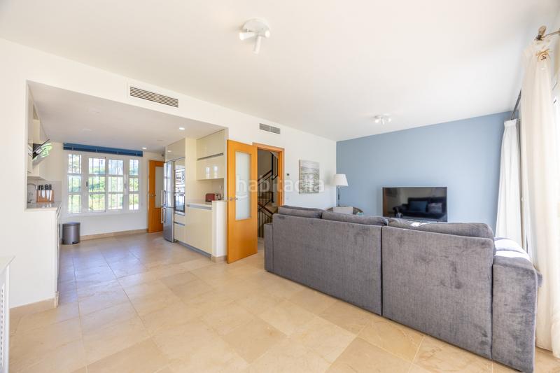 Foto d340a165-b4fb-4514-98ab-c4fd4e4c605e. Casa aparellada amb calefacció piscina a Chullera Manilva