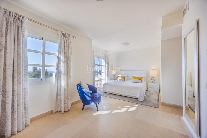 Foto f05132dc-9c08-438e-a69e-fb59a04da740. Casa aparellada amb calefacció piscina a Chullera Manilva