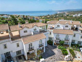 Casa aparellada en Chullera. Casa pareada con vistas panormicas en baha de las rocas, manil