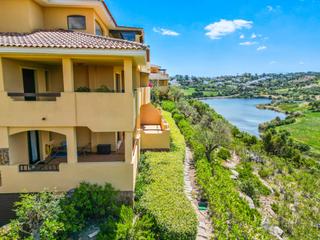 Planta baixa a Sotogrande Alto. Amplio apartamento de 3 habitaciones con vistas panorámicas al c
