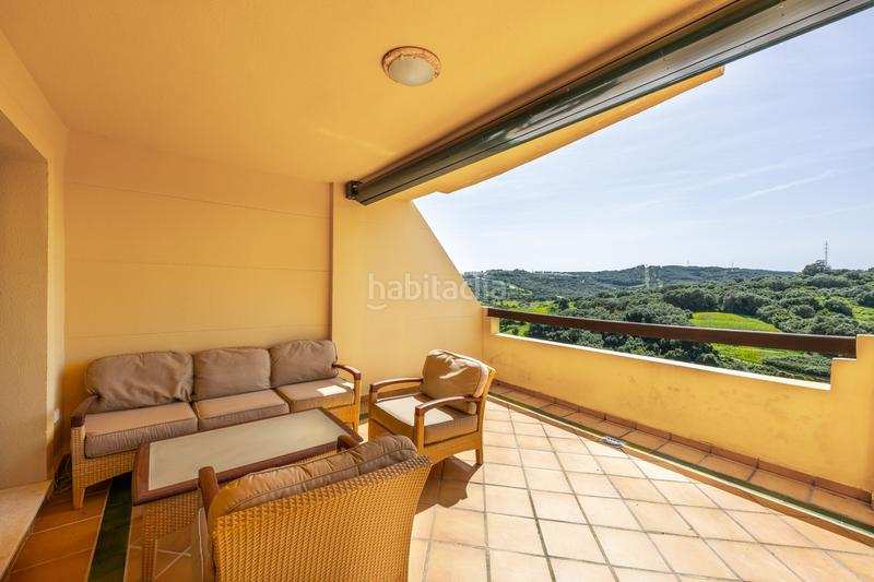 Foto 32a57840-7241-4458-b6dd-757aa1fc7faa. Planta baja amplio apartamento de 3 habitaciones con vistas panorámicas al campo de golf alto. en Sotogrande