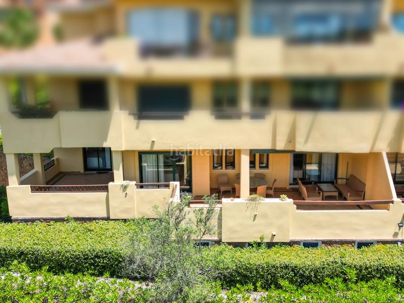 Foto 82614cbc-328f-4df1-bbe5-ce49011626b5. Planta baja amplio apartamento de 3 habitaciones con vistas panorámicas al campo de golf alto. en Sotogrande