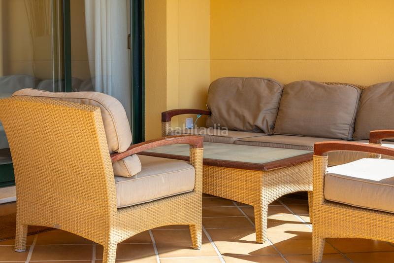 Foto 865f9da9-f93b-44de-b226-36e7cfc4cf4b. Planta baja amplio apartamento de 3 habitaciones con vistas panorámicas al campo de golf alto. en Sotogrande
