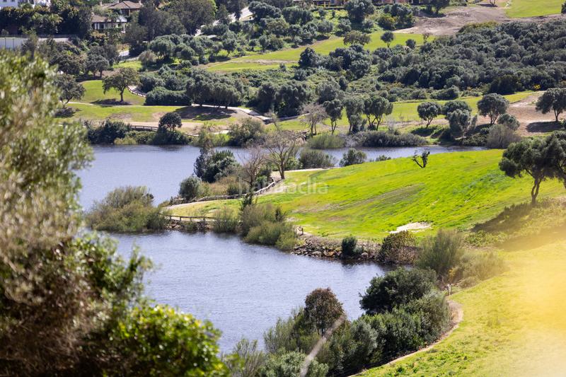 Foto bbe7d292-1408-4b30-983a-88e1d188e96c. Planta baja amplio apartamento de 3 habitaciones con vistas panorámicas al campo de golf alto. en Sotogrande