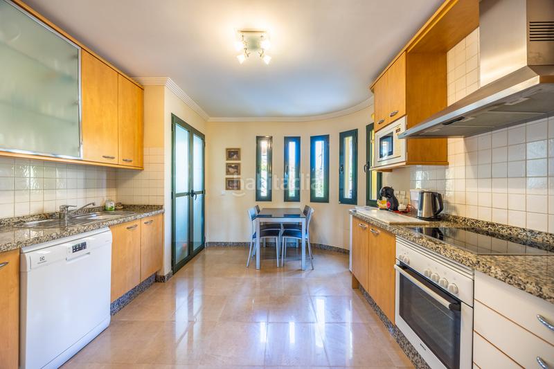 Foto dd670d5f-9ea9-408a-9953-dd95cba39332. Planta baja amplio apartamento de 3 habitaciones con vistas panorámicas al campo de golf alto. en Sotogrande