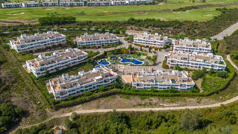Foto 5459f55a-1442-4c4a-914e-65a907fd56fe. Apartament amb calefacció aparcament piscina a La Alcaidesa