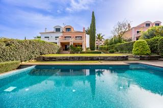 Casa aparellada a Sotogrande Alto. Fantástico pareado de 4 habitaciones con piscina y jardín privad