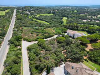 Terreno residencial en Sotogrande Alto. Parcela en la exclusiva urbanización altos de valderrama, sotogr