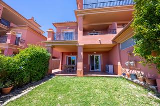 Planta baixa a San Enrique-Guadiaro-Pueblo Nuevo. Exclusivo dúplex de 3 habitaciones con jardín privado y piscina