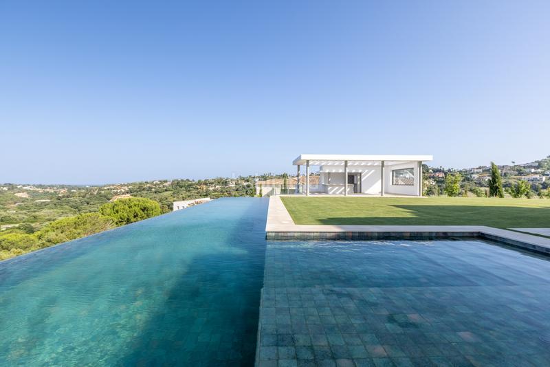 Foto b3268a81-fd68-48ce-ae6d-0ca514b6bfa4. Haus mit heizung parking pool in Sotogrande alto Sotogrande