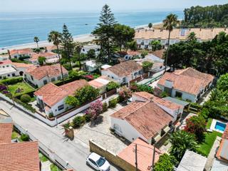 Chalet in Alcorrín. Casa independiente a 100 metros de la playa en manilva