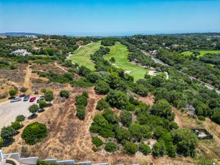Terreny residencial a Sotogrande Alto. Parcela en la reserva de sotogrande con vistas panorámicas y jun
