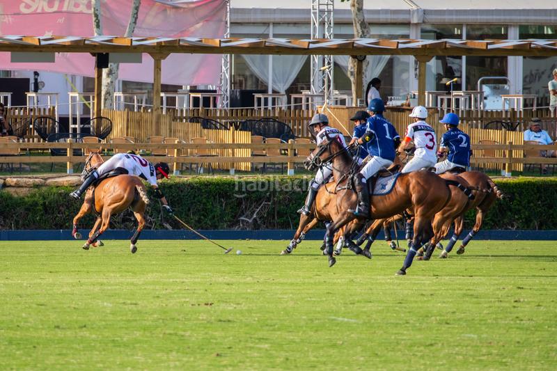 Foto b9ccea25-af47-4af0-9a3b-c58ebe91ba19. Terreno residencial parcela de 2.000 metros cuadrados en la reserva en Sotogrande