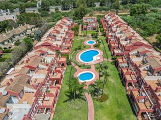 Casa adossada a Sotogrande Costa. Chalet adosado de 4 habitaciones en avenida de paniagua