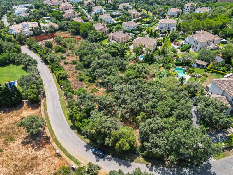 Foto 45540cf9-4a64-4060-9b09-366f66038592. Terreno residencial parcela de 2.180 metros cuadrados en los altos de valderrama en Sotogrande