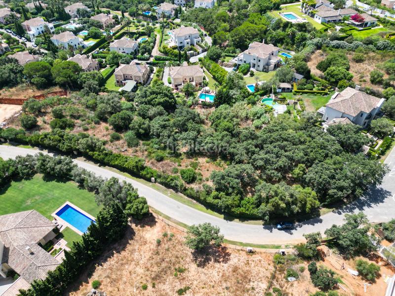 Foto cb91f325-51ff-486e-8d08-6532b52c71bb. Terreno residencial parcela de 2.180 metros cuadrados en los altos de valderrama en Sotogrande