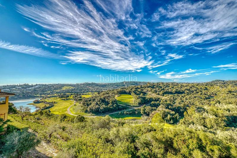 Foto 6e7551ba-4e8b-48b0-a083-66fc66c1e14c. Ático apartamento ático de 2 habitaciones con vistas al golf alto en Sotogrande
