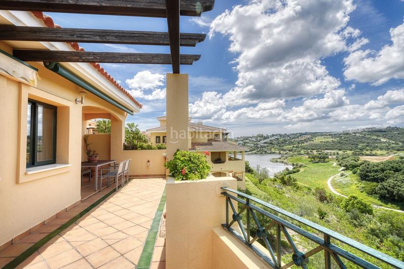 Foto 82e9a44b-aebd-41a7-ab9d-e2d98d10f449. Ático apartamento ático de 2 habitaciones con vistas al golf alto en Sotogrande