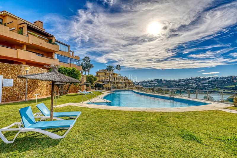 Foto a427cf6e-106a-473a-9d8c-fd8b17cebbbd. Ático apartamento ático de 2 habitaciones con vistas al golf alto en Sotogrande